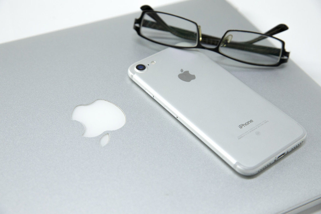 商务互联网办公桌笔记本背景图片