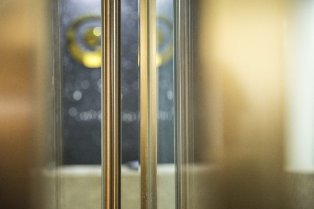 虚化前台办公场所背景图片