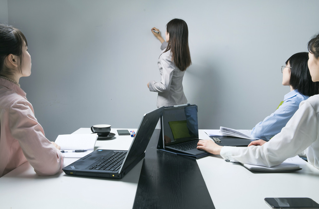 商务团队交流图片