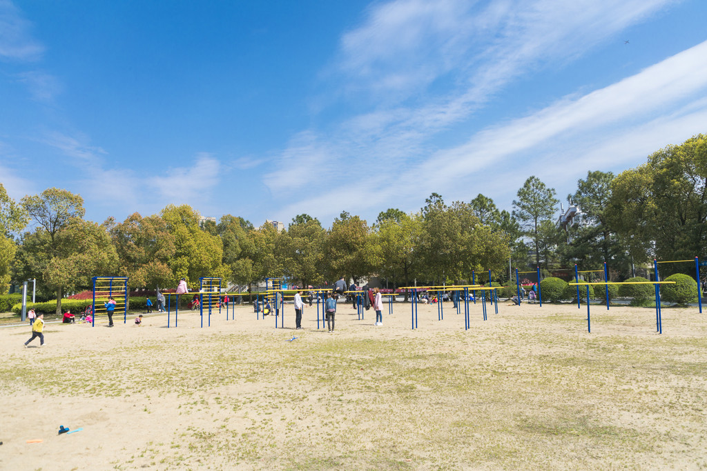 校园操场篮球跑道背景图片