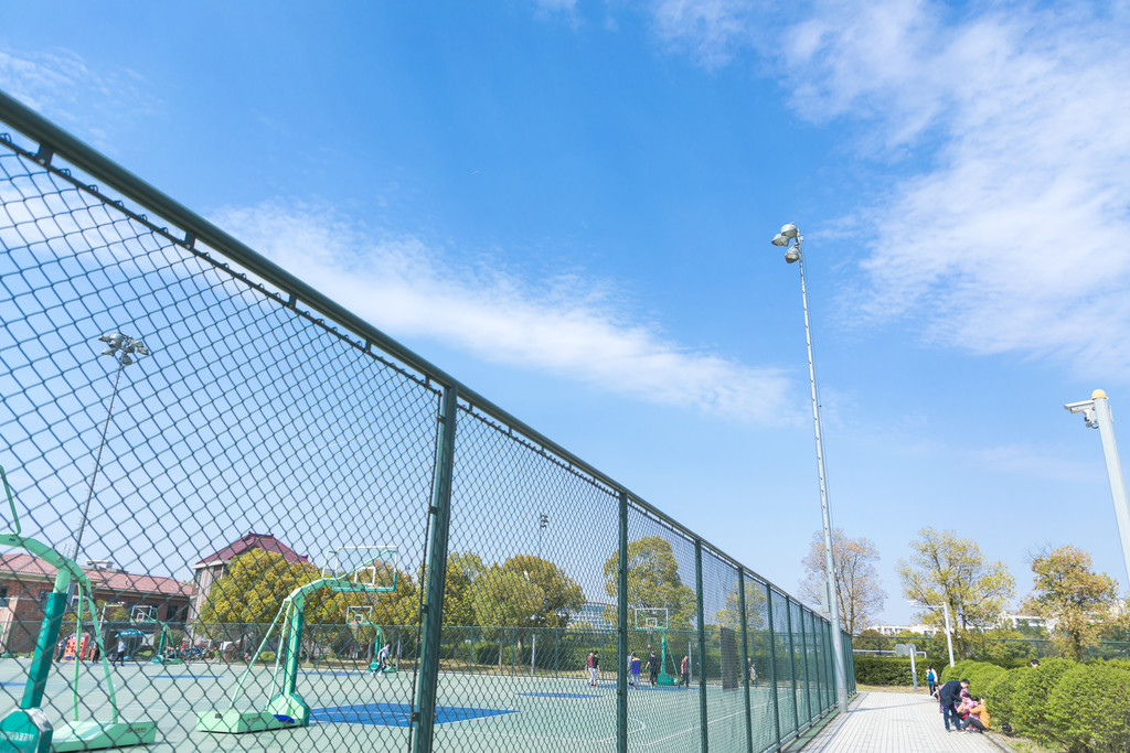 校园操场篮球跑道背景图片