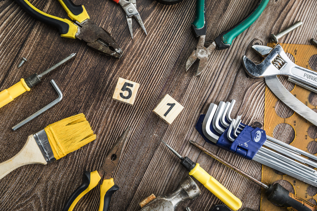 五一劳动节劳动工具背景图片