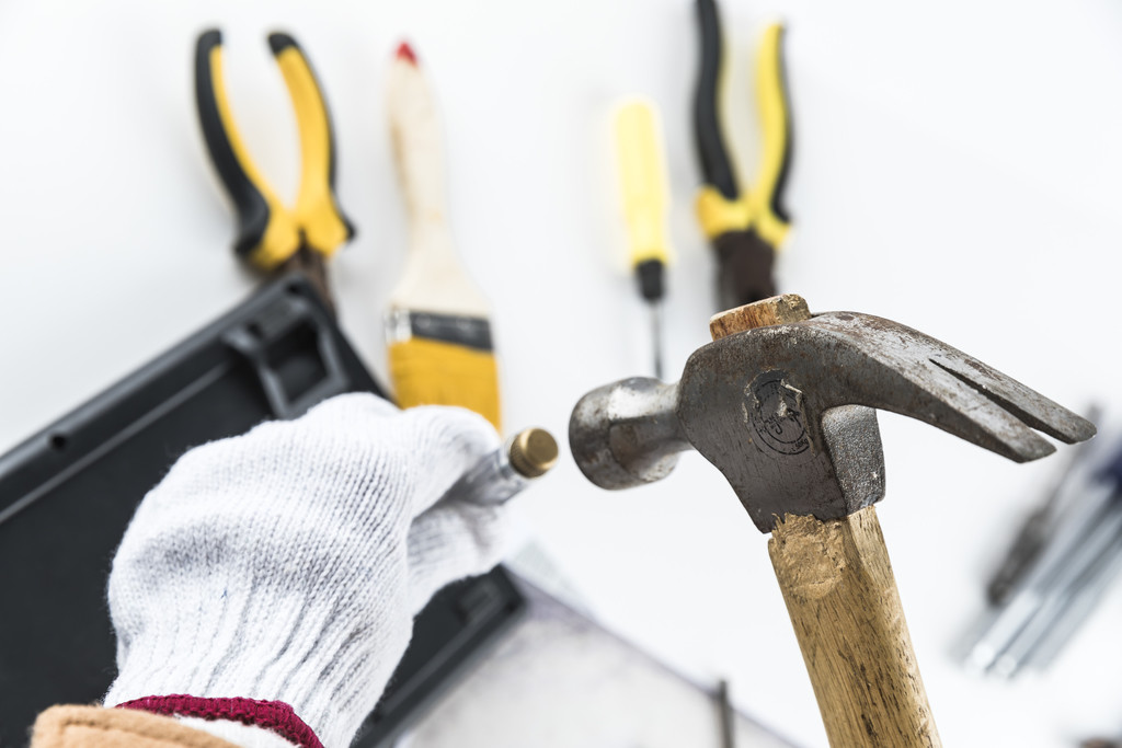 五一劳动节劳动工具工人修理背景图片