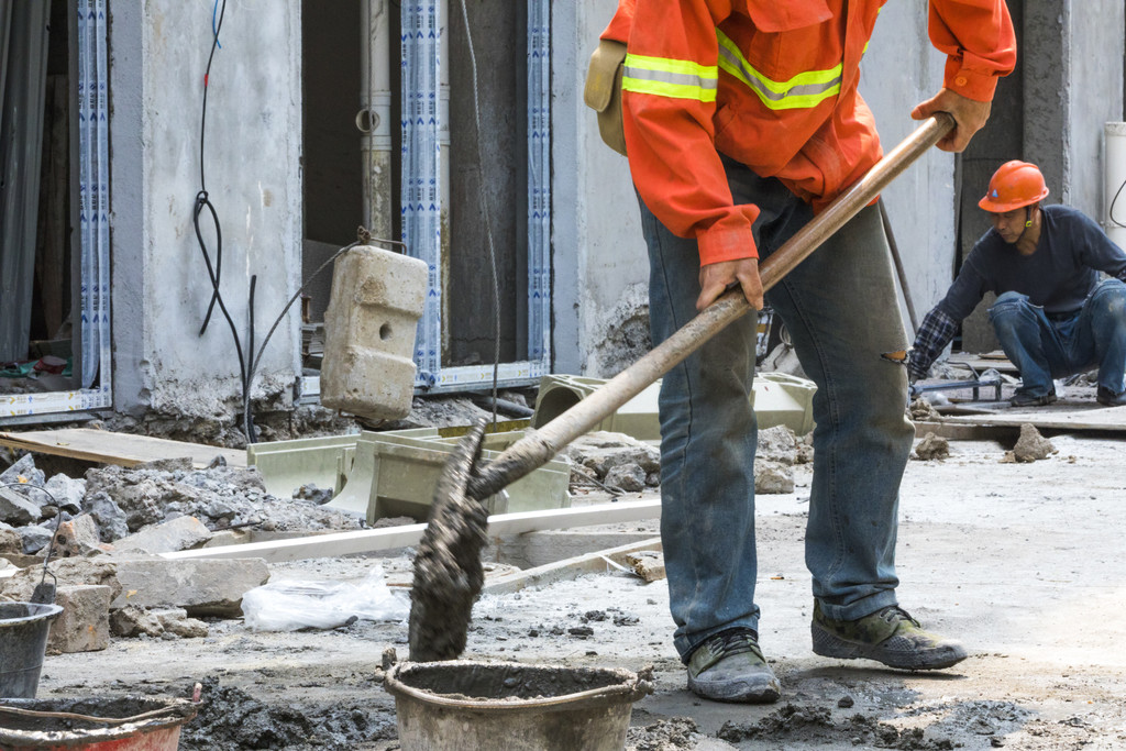 劳动工人水泥浆背景图片