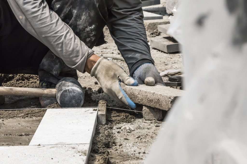 劳动工人水泥浆背景图片