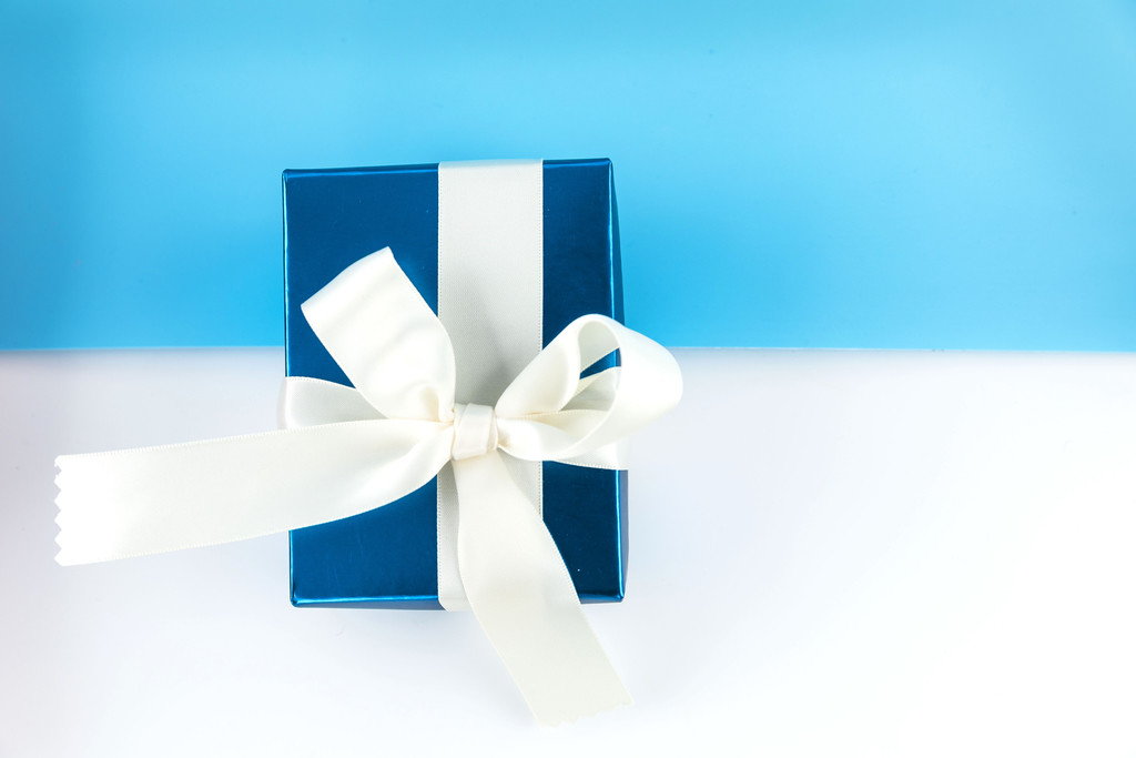 喜庆节日礼物包装图片