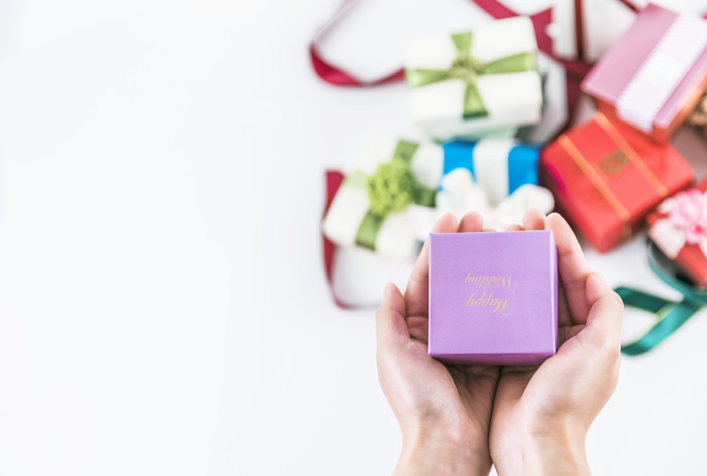 节日礼物礼盒送礼图片