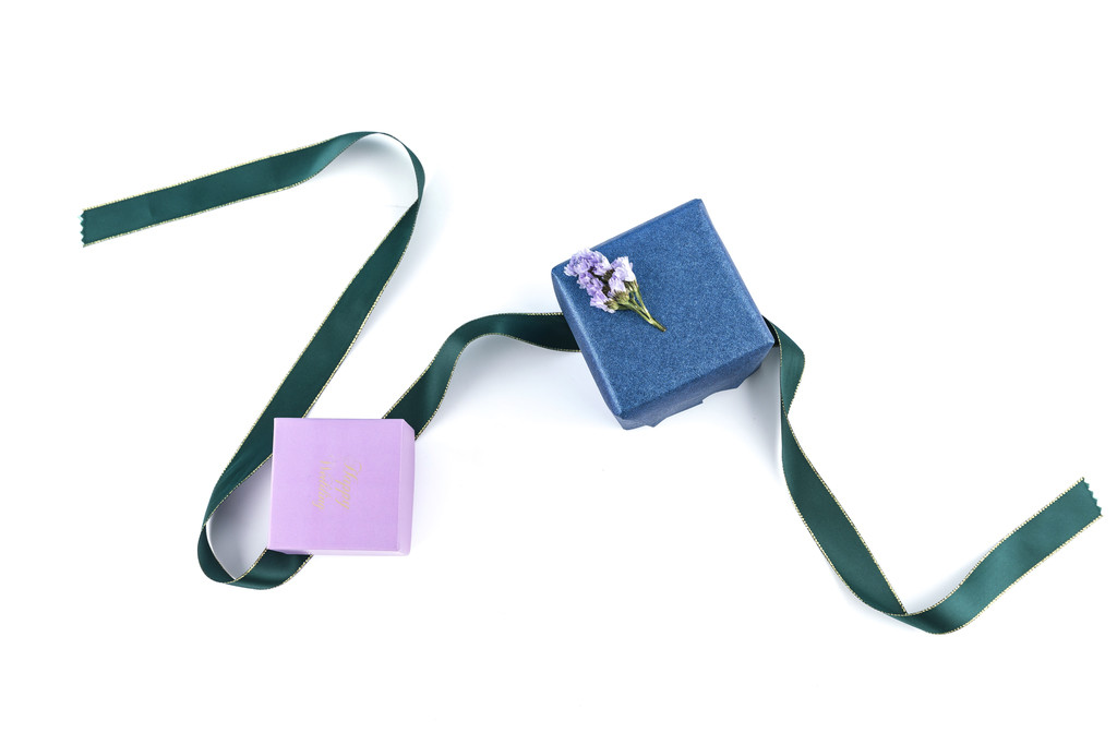 喜庆节日礼物包装图片