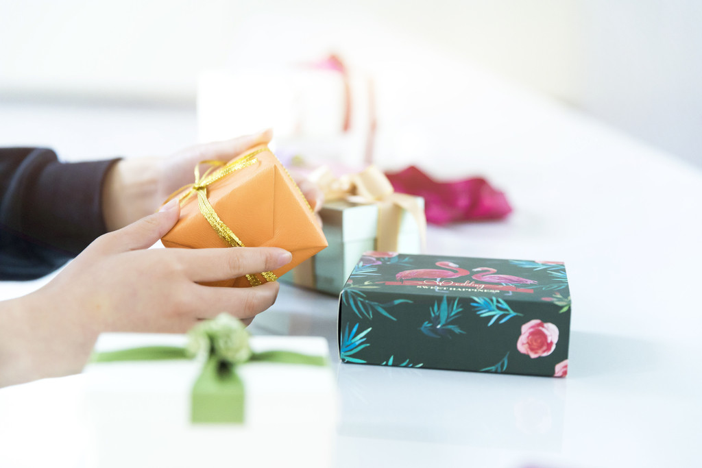 节日礼物礼盒送礼图片