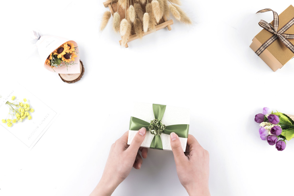 节日礼物礼盒送礼图片