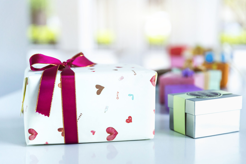 喜庆节日礼物包装图片