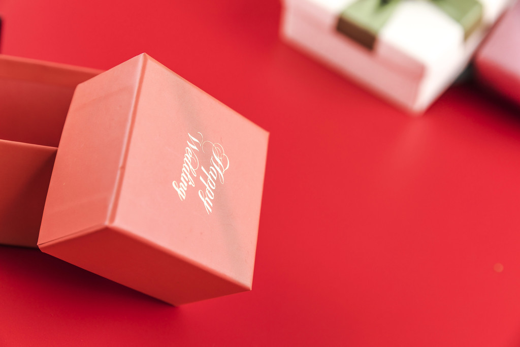 喜庆节日礼物包装图片