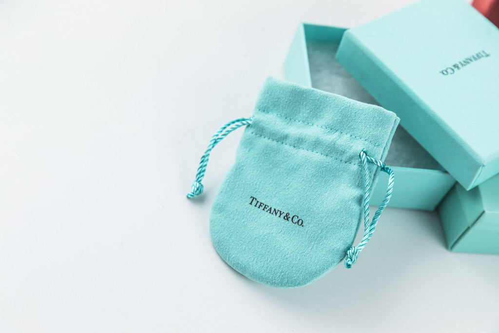 喜庆节日礼物包装图片