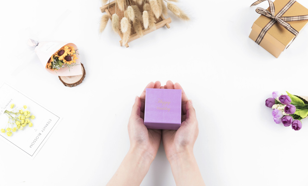 节日礼物礼盒送礼图片