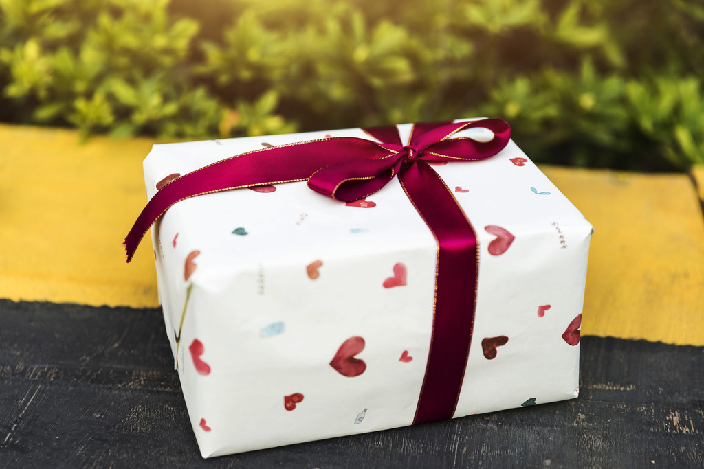 喜庆节日礼物包装图片