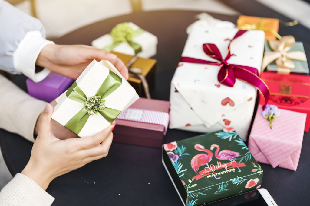 节日礼物礼盒送礼图片