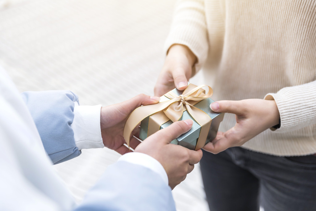 节日礼物礼盒送礼图片