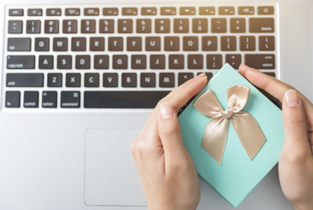 节日礼物礼盒送礼图片