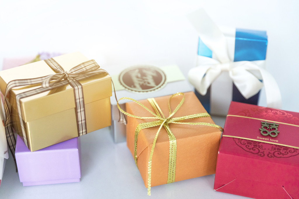喜庆节日礼物包装图片