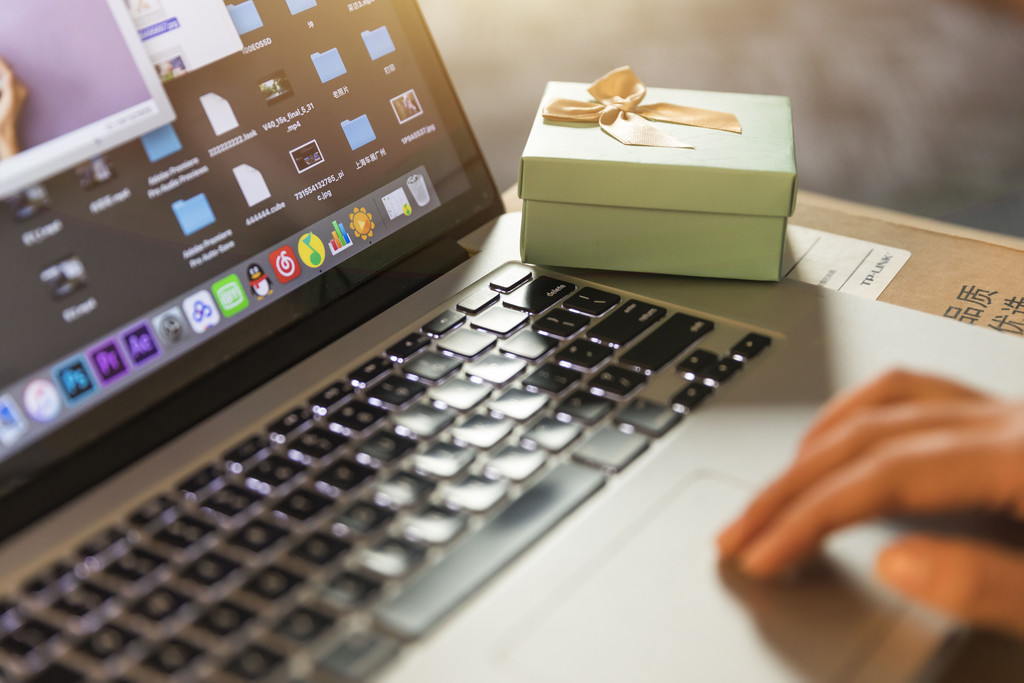 节日礼物礼盒送礼图片