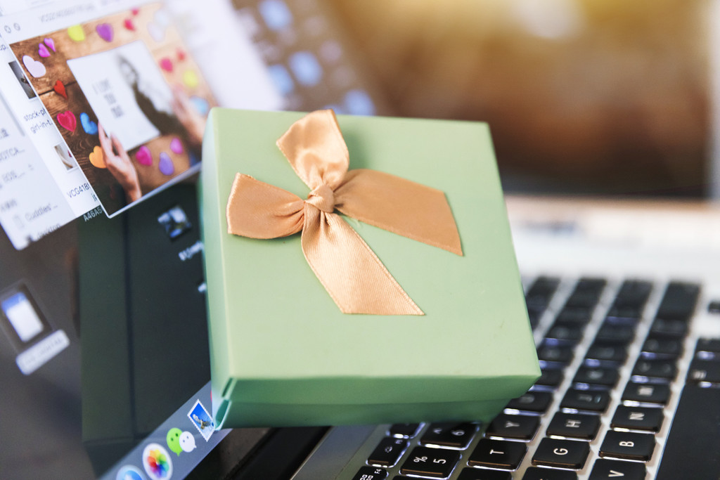 节日礼物礼盒送礼图片