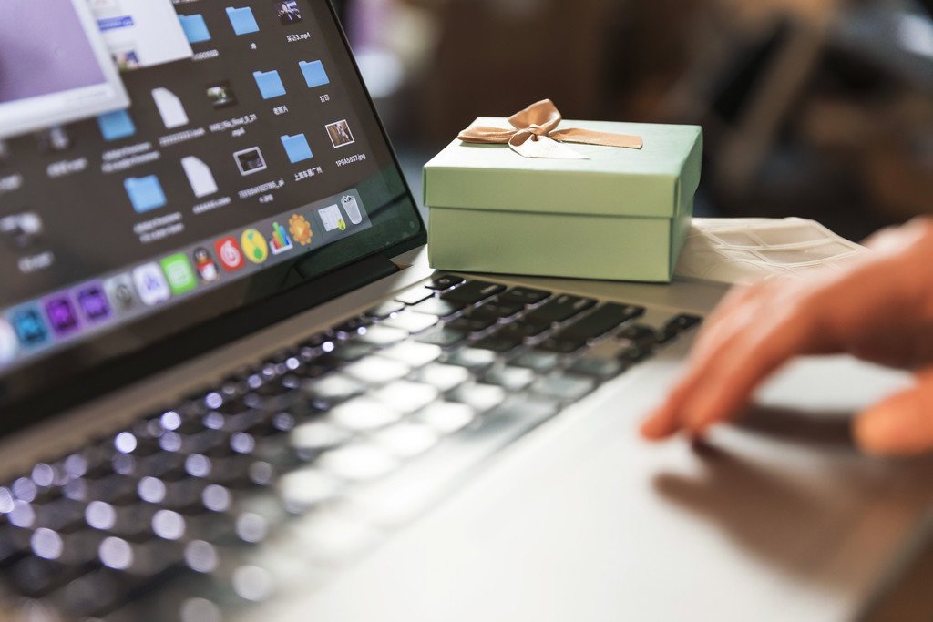 节日礼物礼盒送礼图片