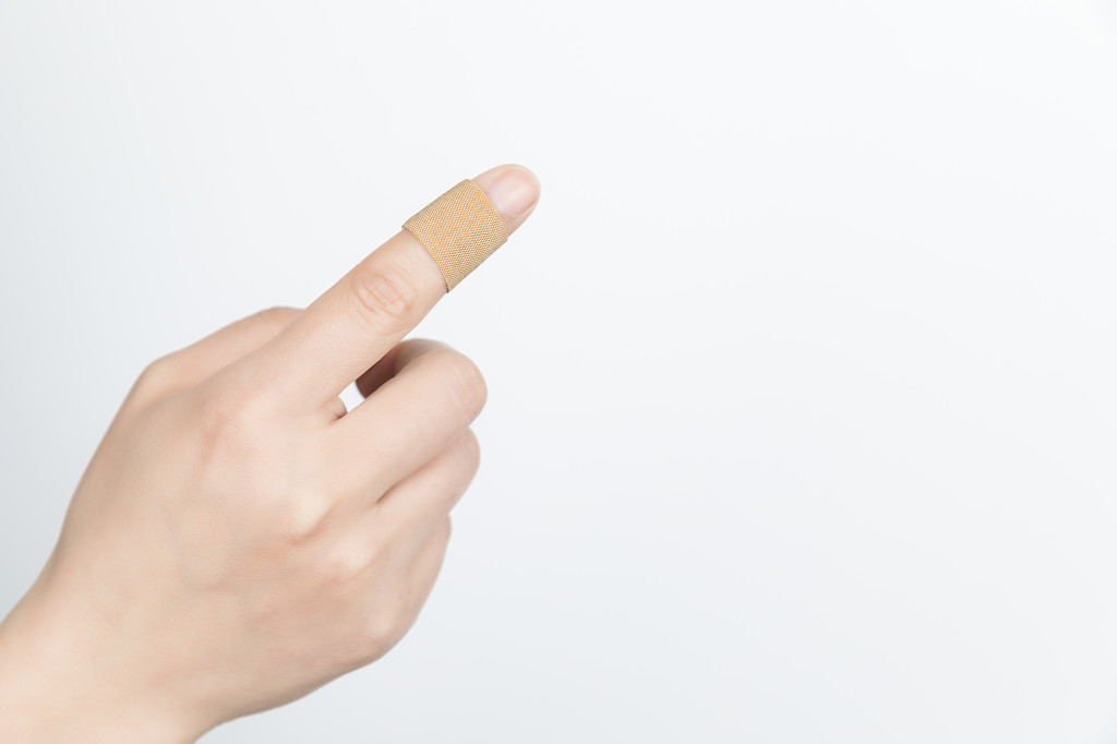 白色医疗医生问诊打针图片