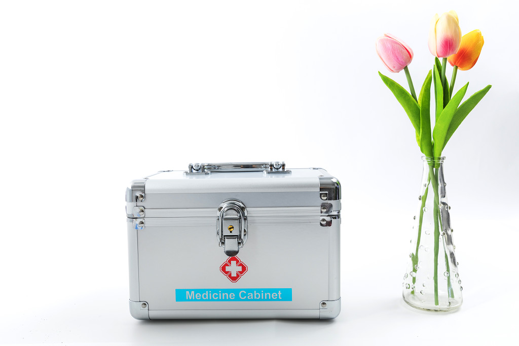 白色医疗医院药箱图片