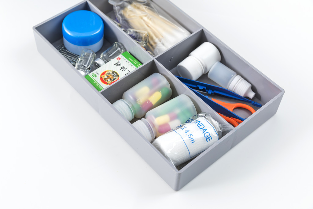 白色医疗医院药箱图片