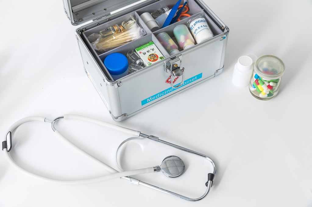 白色医疗医院药箱图片