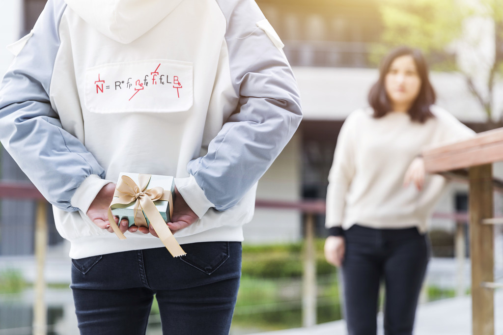 母亲节拆礼物图片