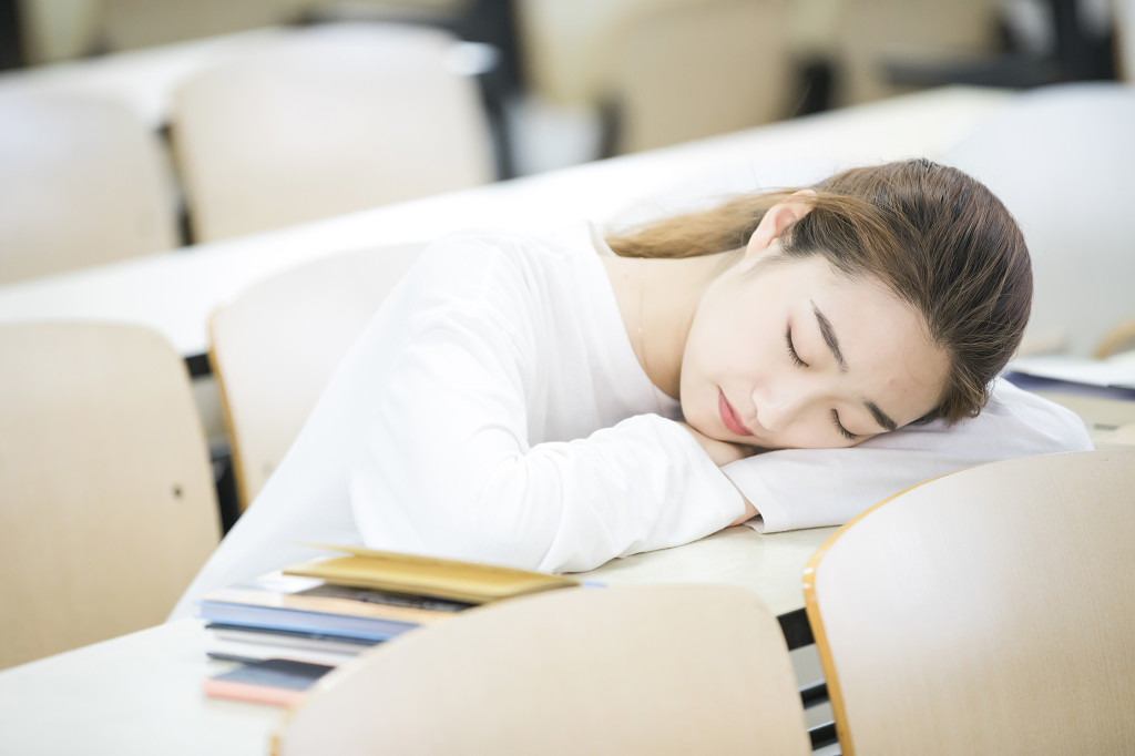 校园大学生教室午休图片ID1500445