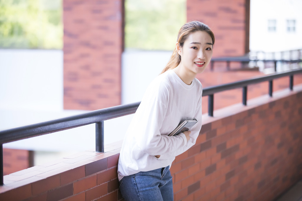 校园大学生教室上课图片