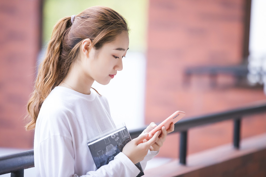 校园大学生教室上课图片