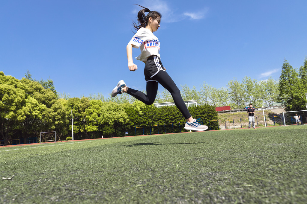 校园运动健身跑步图片