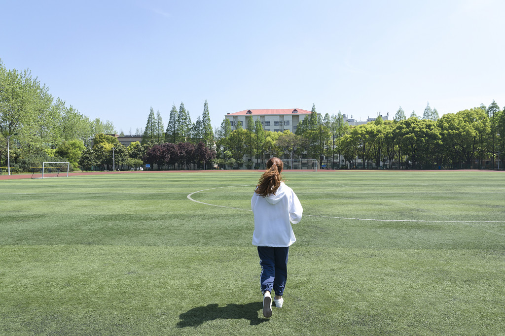 校园运动健身跑步图片