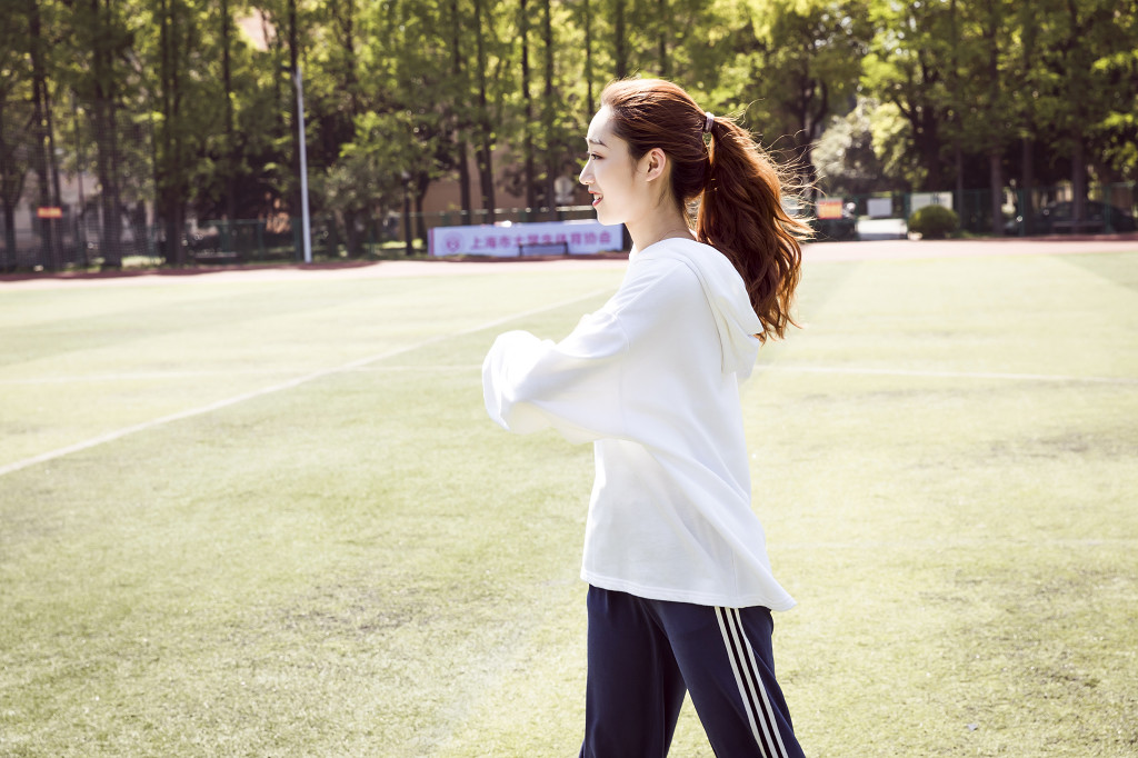 校园学生运动拉伸图片