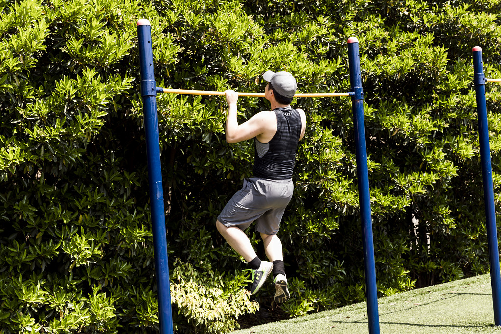 校园学生运动拉伸图片