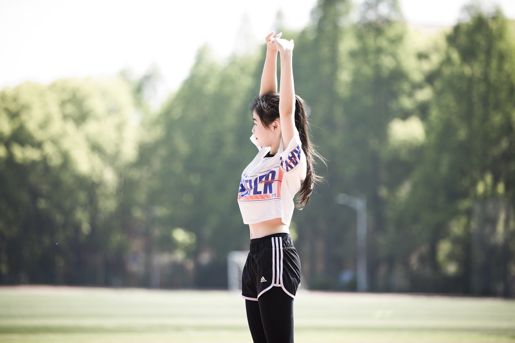 校园学生运动拉伸图片