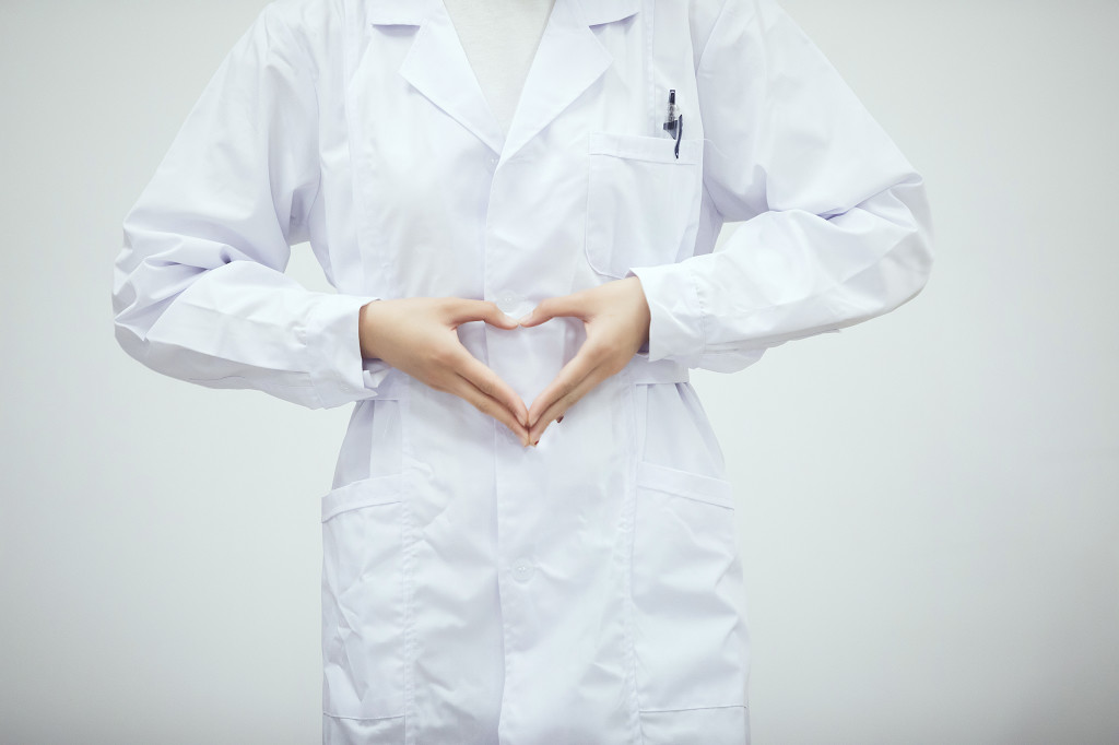 白色医疗医生护士打针图片