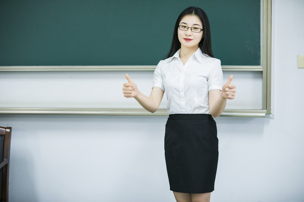 校园老师上课讲课图片