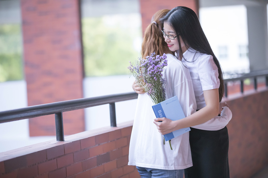 教师节学生送老师花图片