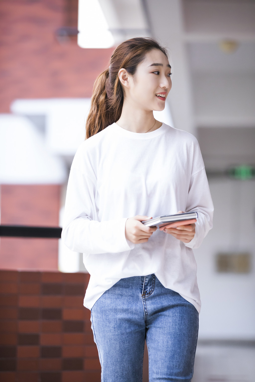 校园学生上课图片