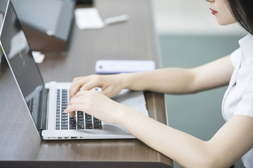 校园老师上课图片