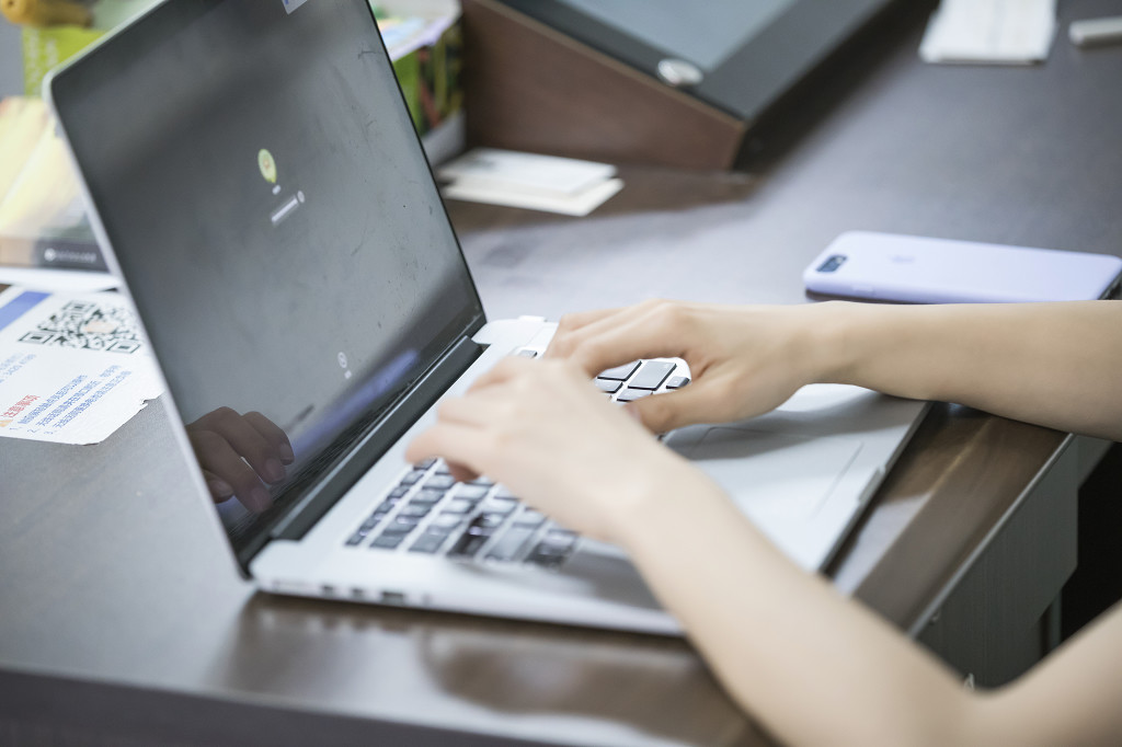 校园老师上课图片