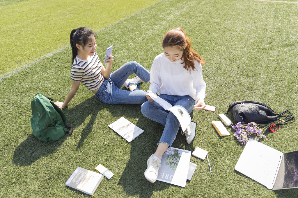 校园好朋友闺蜜交流图片
