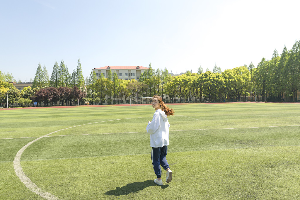 校园运动健身人物图片