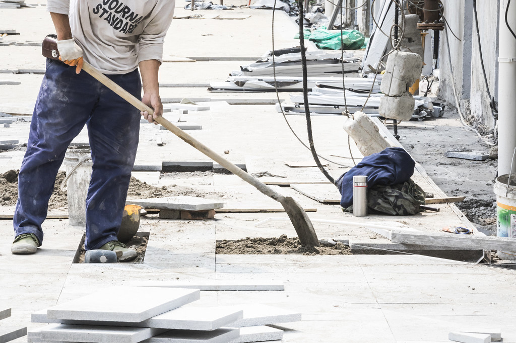 劳动节建筑工人忙碌工作背景图片