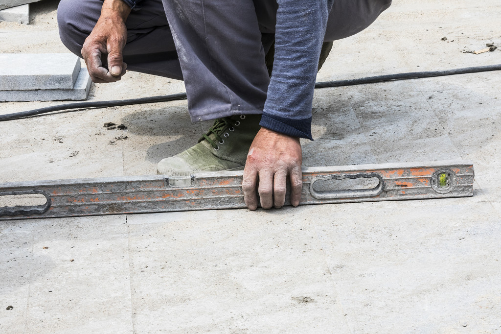 劳动节建筑工人忙碌工作背景图片