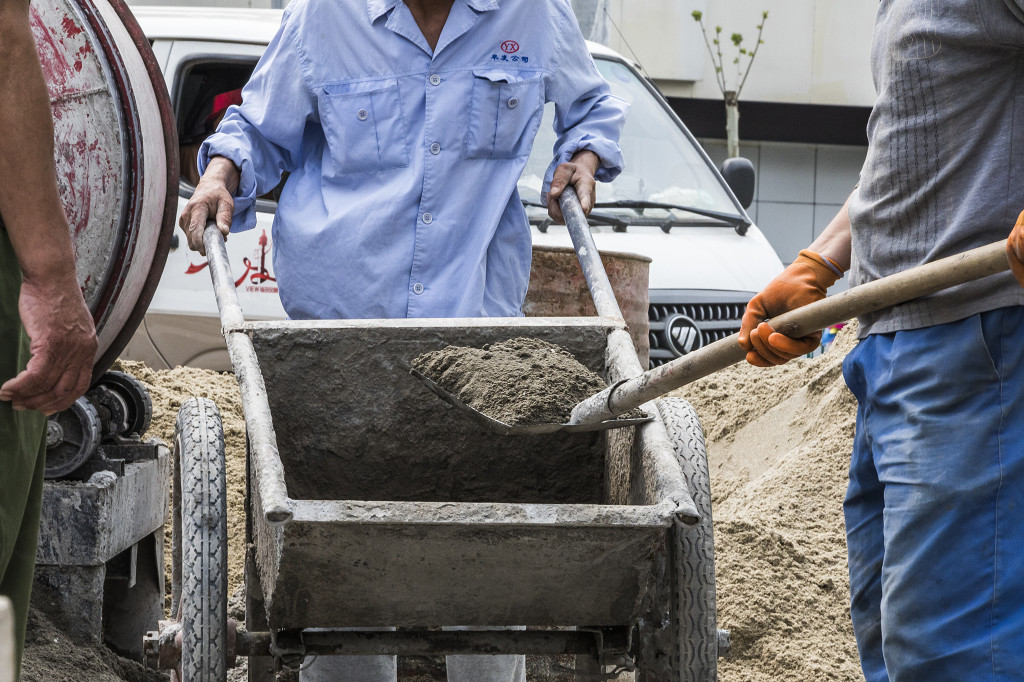 劳动节建筑工人忙碌工作背景图片